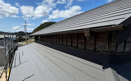 瓦から新しい屋根材「ガルバリウム鋼板」への葺き替え
