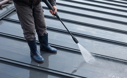 金属屋根の高圧洗浄