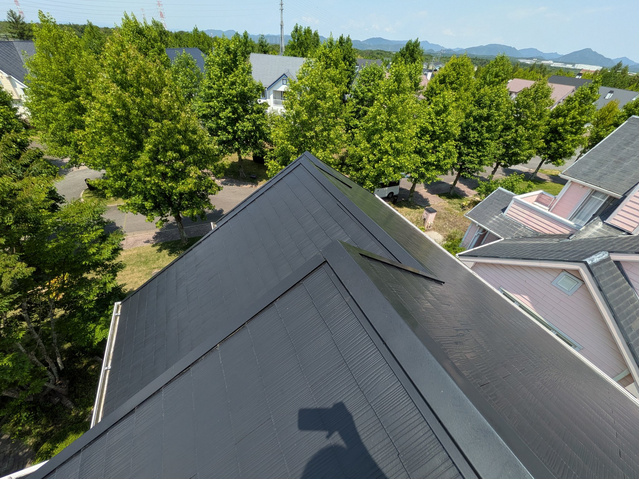 化粧スレート（コロニアル・カラーベスト）でできた住宅の屋根