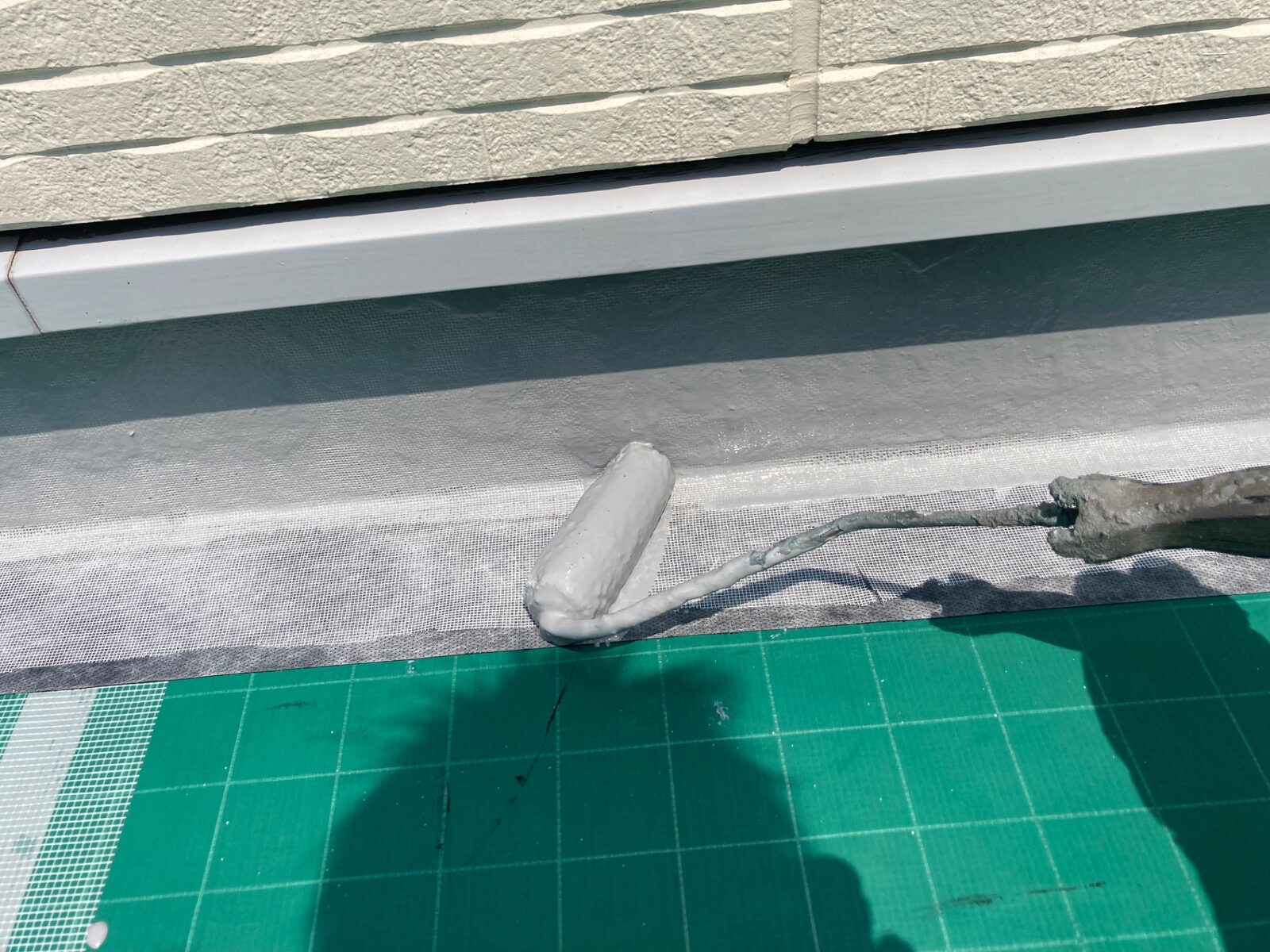 【施工中】立上り部に高靱性ウレタンを塗布