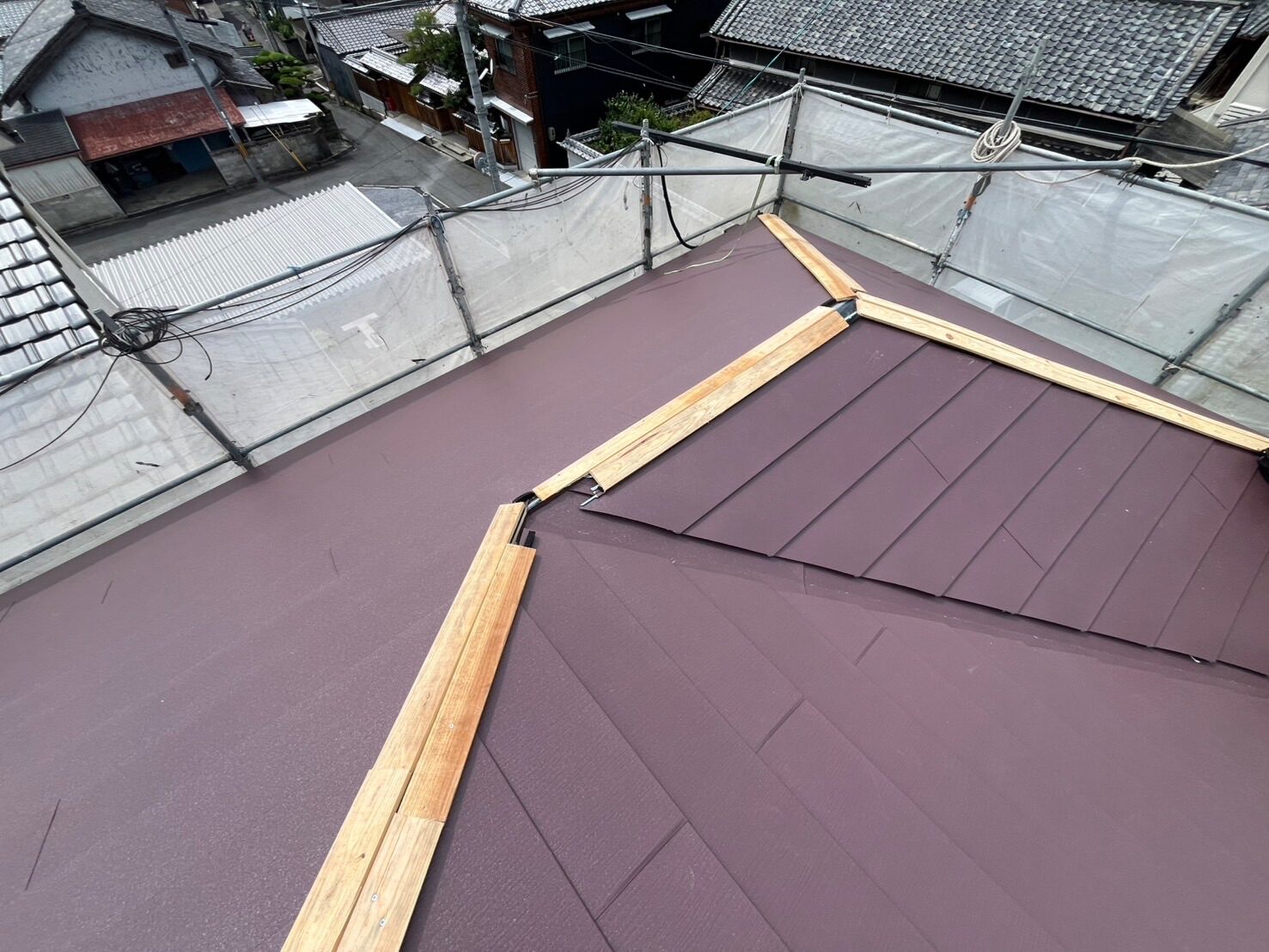【施工中】棟板金の取り付け