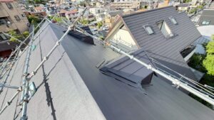 【施工後】スーパーガルテクトの金属屋根へと生まれ変わった全景